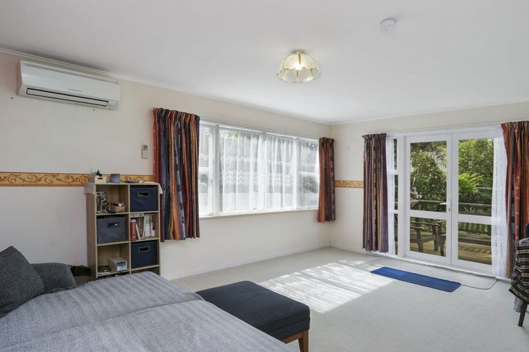 Photo of property in 179 Newlands Road, Newlands, Wellington, 6037