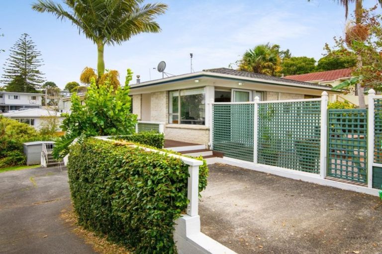 Photo of property in 1/15 Lancelot Place, Glenfield, Auckland, 0629