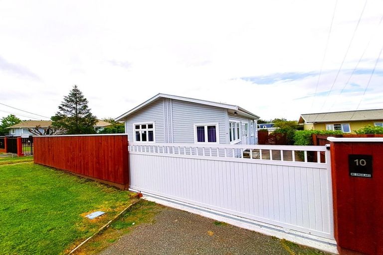 Photo of property in 10 Parakai Street, Paraparaumu, 5032