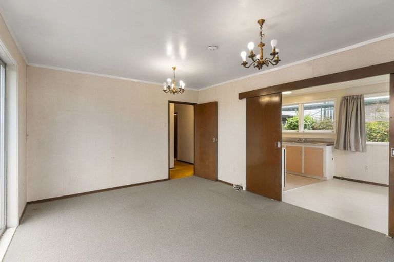 Photo of property in 51 Easton Park Parade, Glenfield, Auckland, 0629