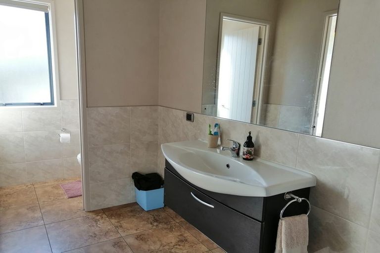 Photo of property in 131 Foster Road, Kumeu, 0891