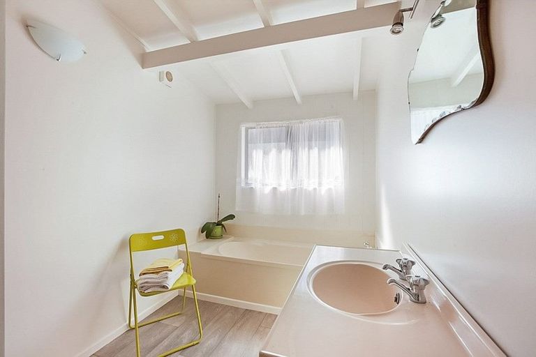 Photo of property in 5 Bush Point Road, Cable Bay, 0420