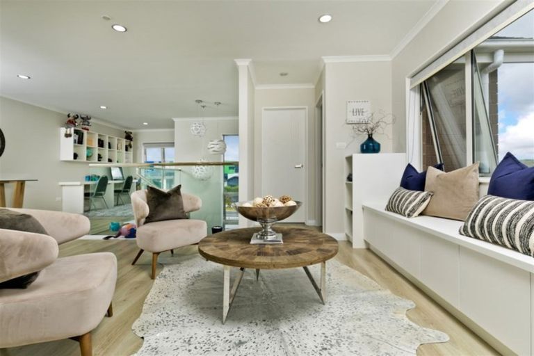 Photo of property in 1 Van Rixel Drive, Kumeu, 0810