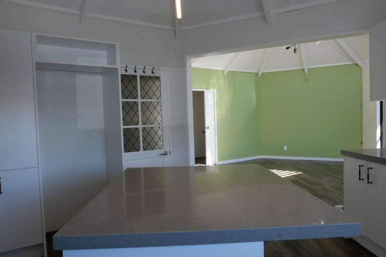 Photo of property in 3 Nugget Grove, Raumati Beach, Paraparaumu, 5032