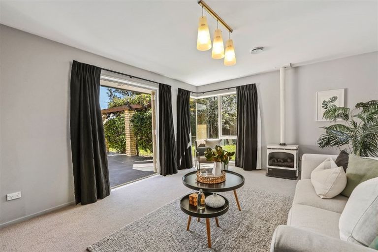 Photo of property in 22 Wendy Place, Heathcote Valley, Christchurch, 8022