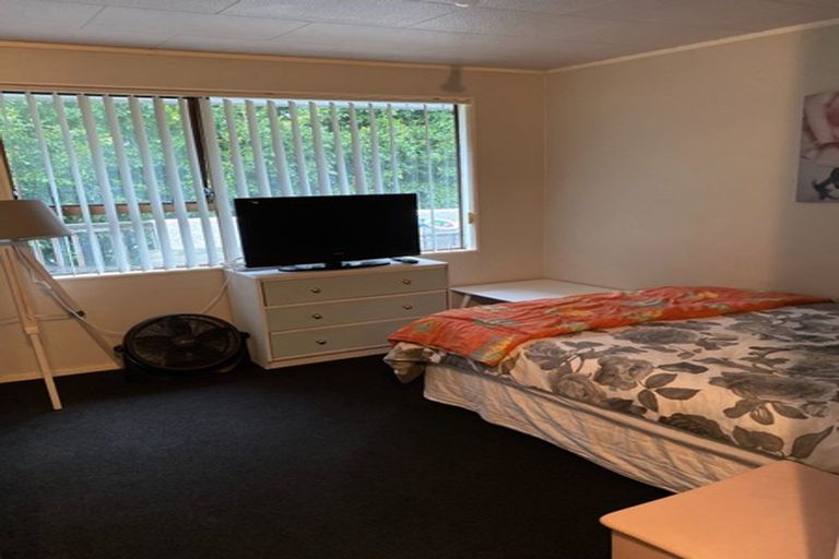Photo of property in 106 Moire Road, West Harbour, Auckland, 0618