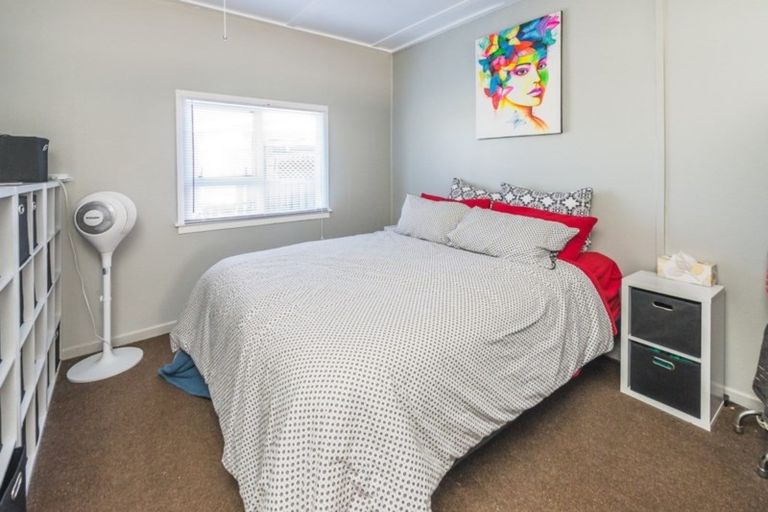 Photo of property in 1 Kamahi Street, Castlecliff, Whanganui, 4501