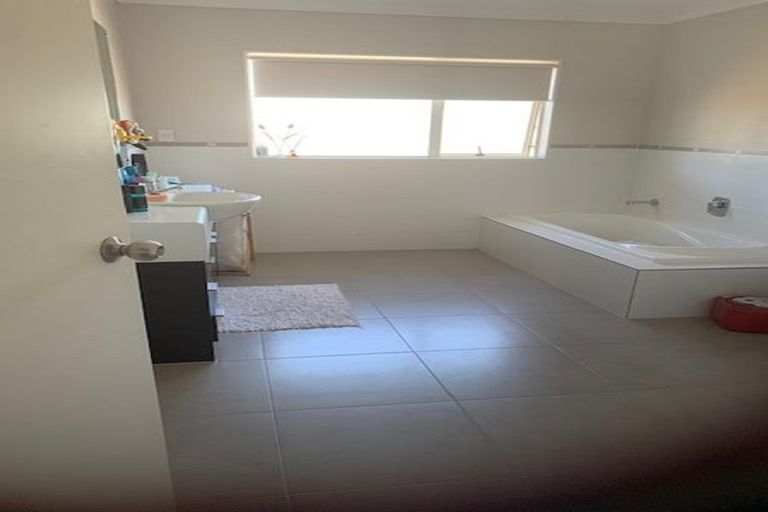 Photo of property in 6 Karson Place, Flat Bush, Auckland, 2016
