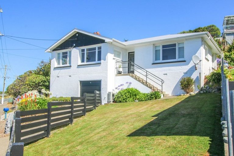 Photo of property in 82 Marine Parade, Bluff, 9814