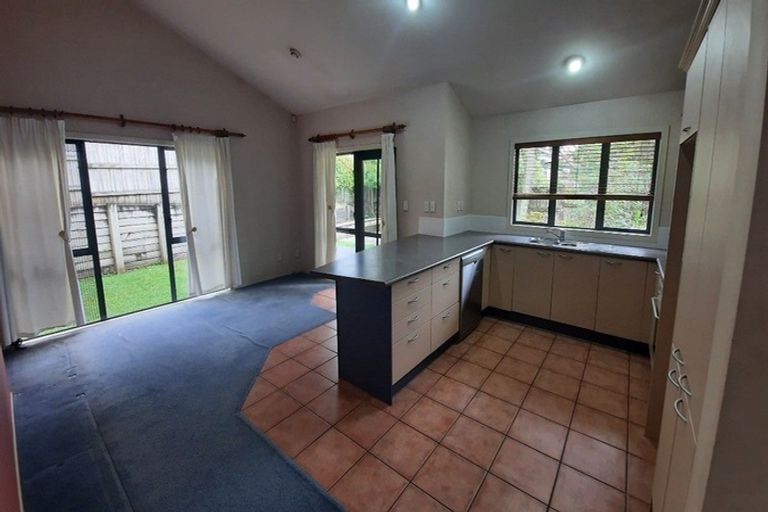 Photo of property in 10 Cinnabar Place, Westgate, Auckland, 0614