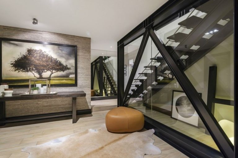 Photo of property in 12 Challenger Lane, Redcliffs, Christchurch, 8081