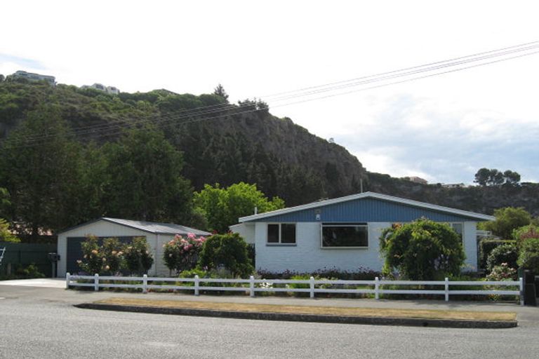 Photo of property in 14 Taupata Street, Redcliffs, Christchurch, 8081