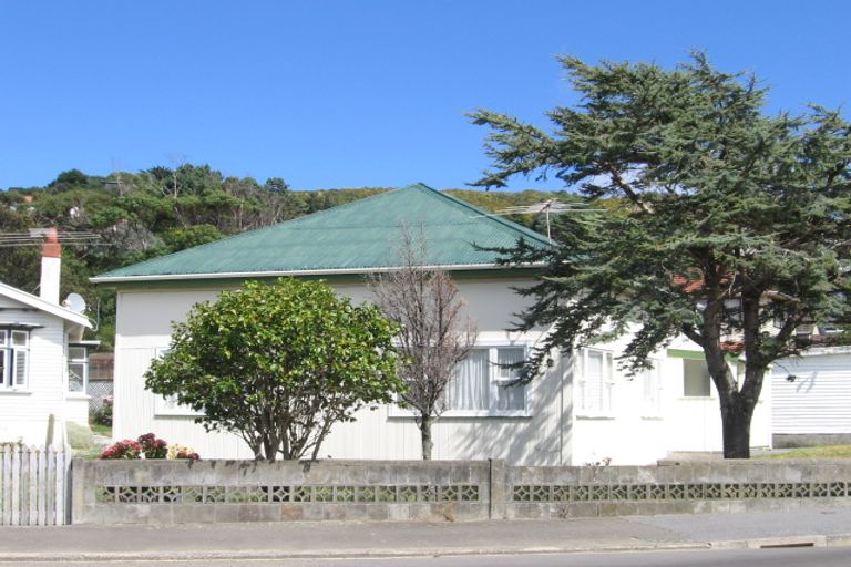 Photo of property in 15 Moselle Street, Island Bay, Wellington, 6023