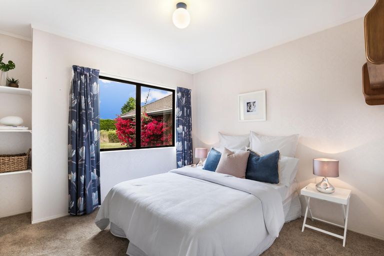 Photo of property in 24 Jack Paterson Road, Opaheke, Papakura, 2584