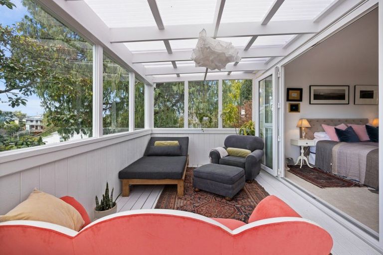 Photo of property in 6 Finnis Lane, Hospital Hill, Napier, 4110