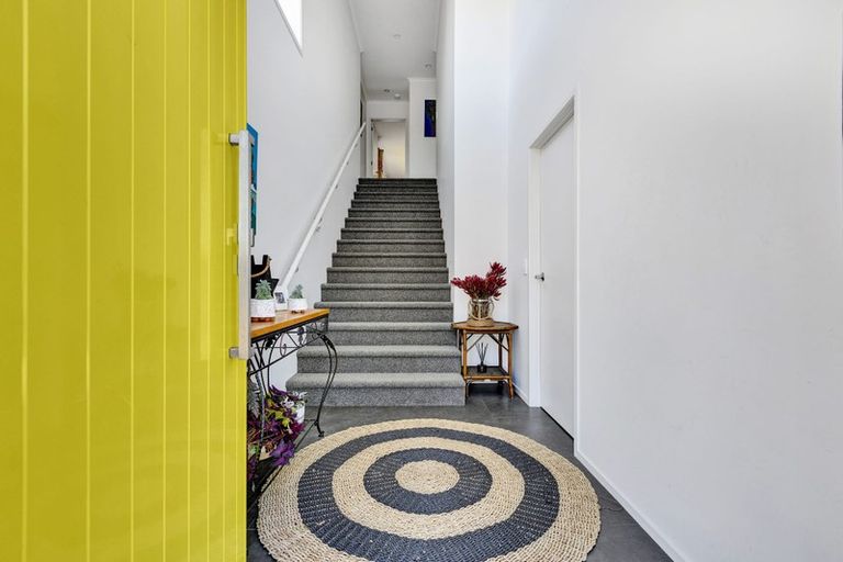 Photo of property in 17 Redwood Crescent, Hurdon, New Plymouth, 4310