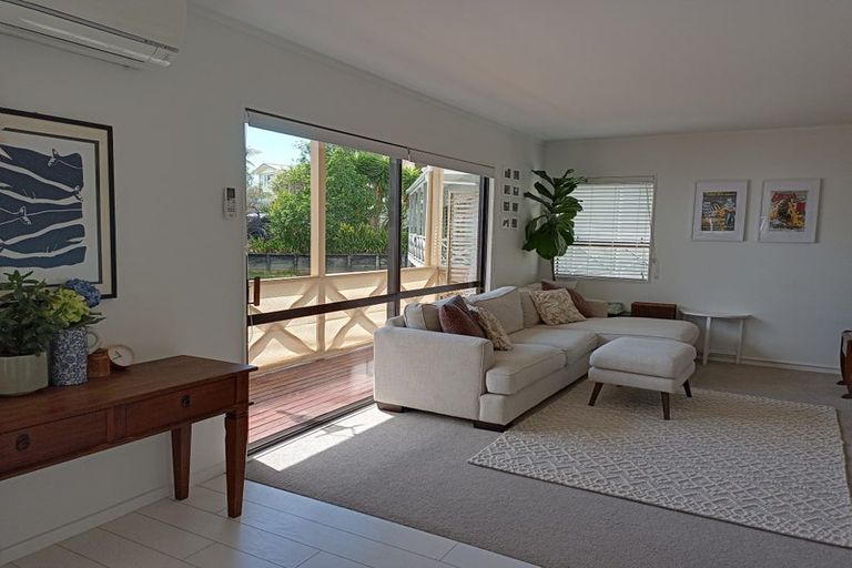 Photo of property in 2/37 Alexander Avenue, Torbay, Auckland, 0630