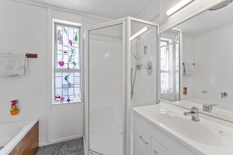 Photo of property in 218 Main Road South, Raumati South, Paraparaumu, 5032