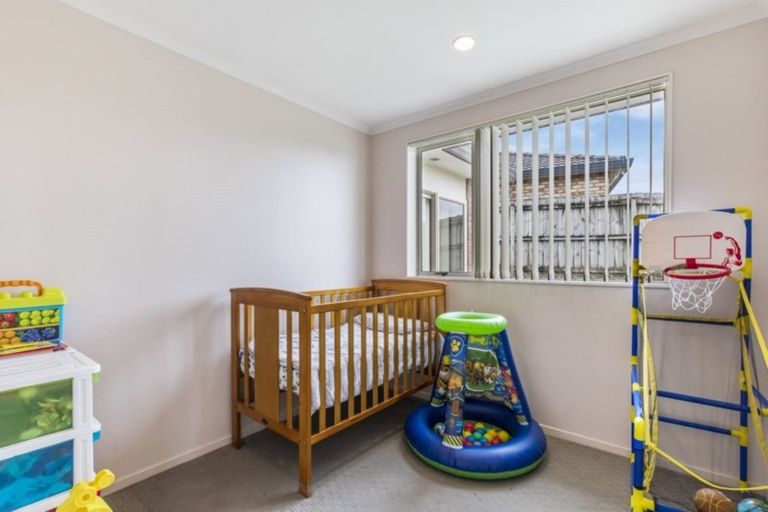 Photo of property in 18 Piriti Place, Weymouth, Auckland, 2103