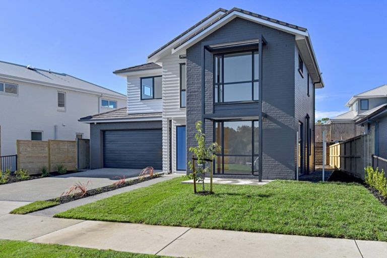 Photo of property in 5 O'meara Street, Swanson, Auckland, 0614