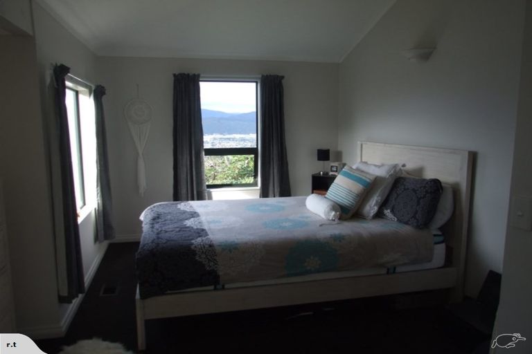 Photo of property in 11 Eastview Grove, Normandale, Lower Hutt, 5010