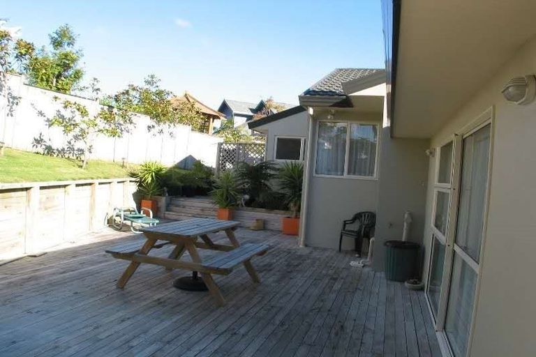 Photo of property in 36 Tyrico Close, Unsworth Heights, Auckland, 0632