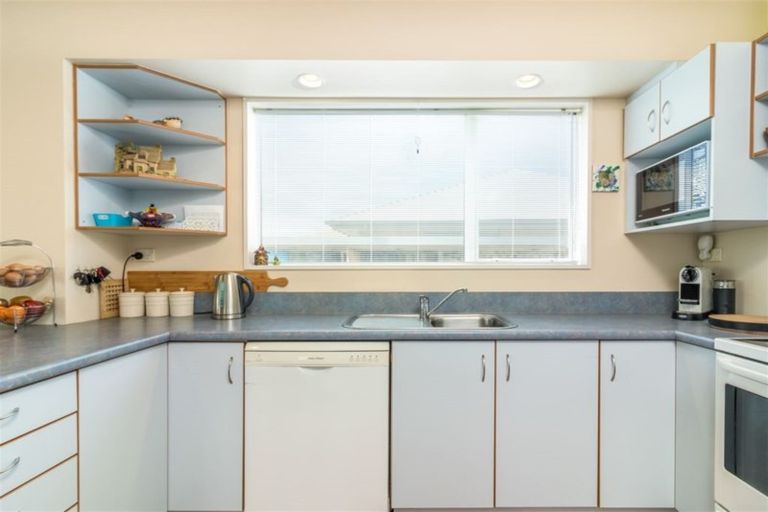 Photo of property in 4 Parkinson Place, Woodend, 7610