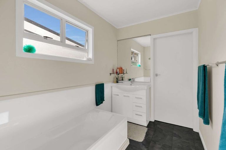Photo of property in 286 Kawiu Road, Levin, 5510