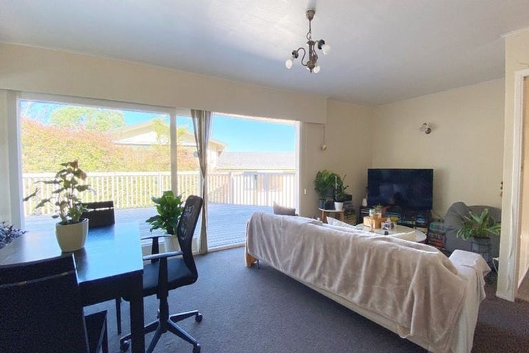 Photo of property in 15 Woodcote Drive, Glenfield, Auckland, 0629