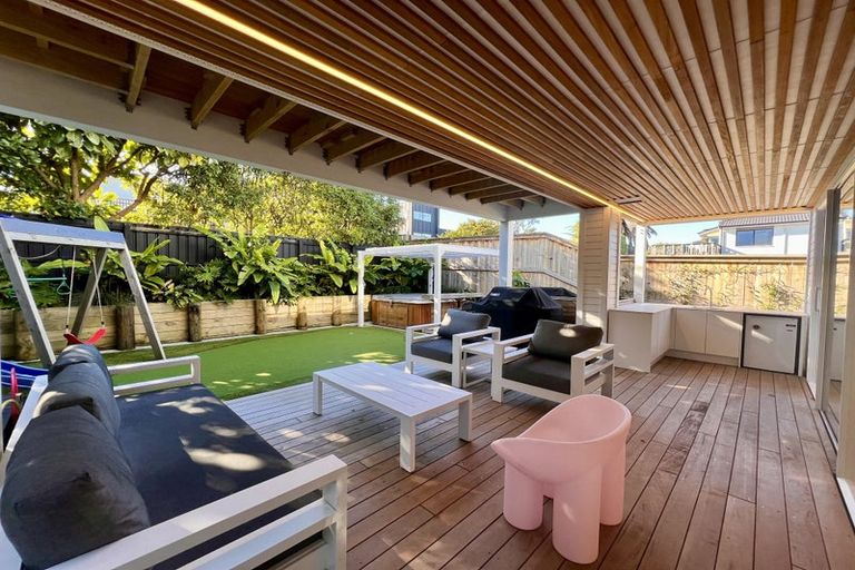 Photo of property in 17 Pitau Road, Mount Maunganui, 3116