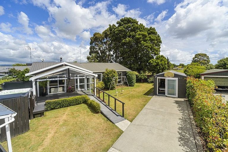 Photo of property in 97 Hillcrest Drive, Kelvin Grove, Palmerston North, 4414