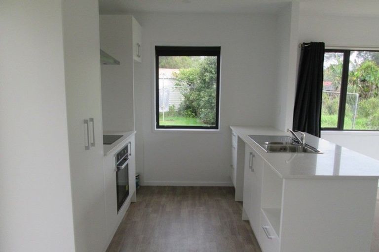 Photo of property in 37 Nile Road, Kelston, Auckland, 0602