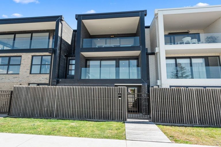 Photo of property in 211 Marine Parade, Mount Maunganui, 3116