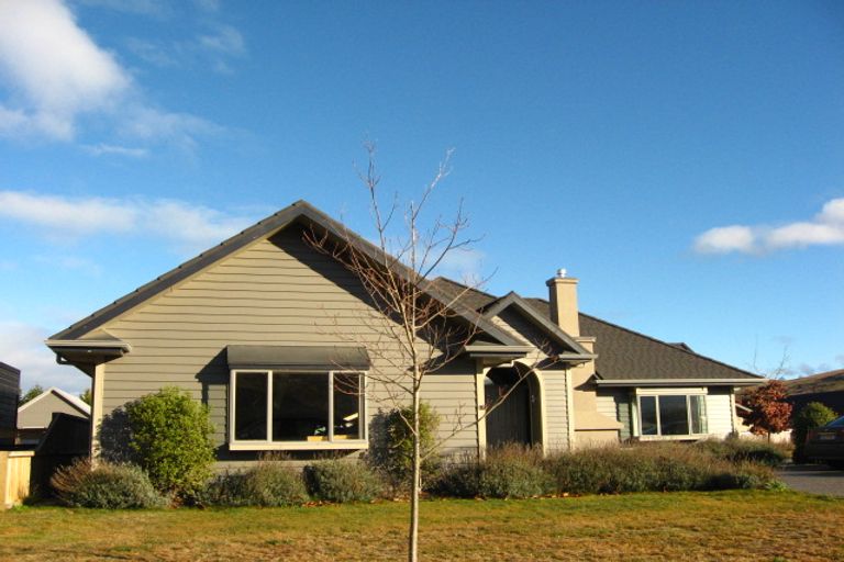 Photo of property in 17 Bridesdale Drive, Lake Hayes, Queenstown, 9304