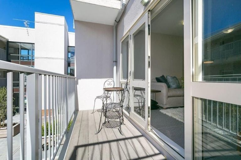 Photo of property in Luxford Villas, 110/72 Herald Street, Berhampore, Wellington, 6023