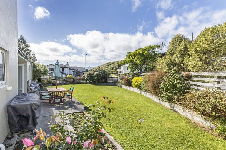 Photo of property in 4 Botany Lane, Whitby, Porirua, 5024
