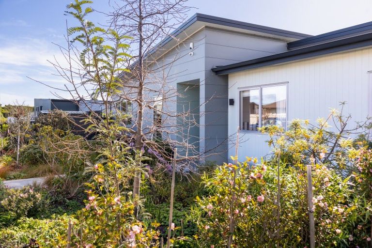 Photo of property in 7 Tapuhikura Street, Waikanae, 5036