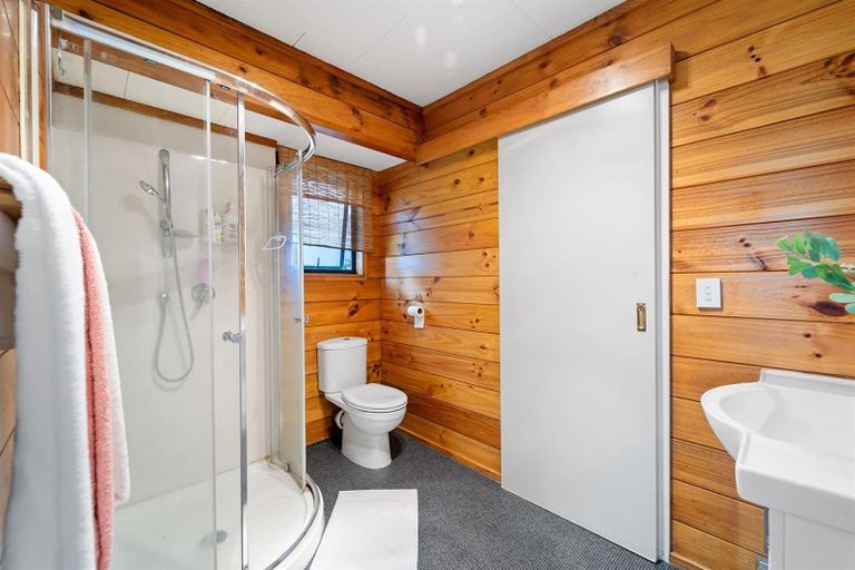 Photo of property in 2/18 Clensmore Place, Torbay, Auckland, 0630