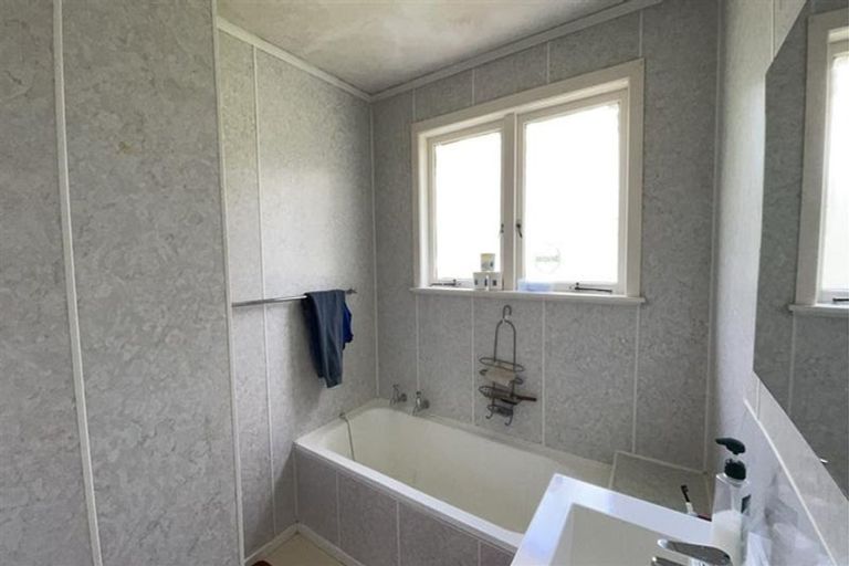 Photo of property in 26 Tiroroa Avenue, Te Atatu South, Auckland, 0610