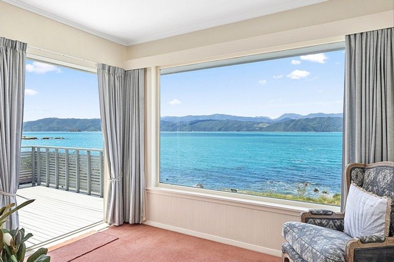 Photo of property in 283 Karaka Bay Road, Karaka Bays, Wellington, 6022