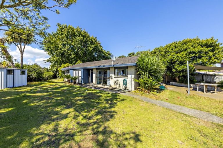 Photo of property in 6 Gibbons Road, Weymouth, Auckland, 2103