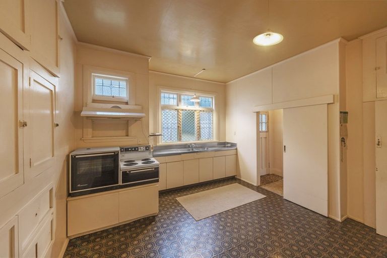 Photo of property in 9 Waiteata Road, Kelburn, Wellington, 6012