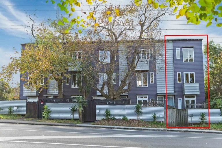 Photo of property in 433a West Coast Road, Glen Eden, Auckland, 0602