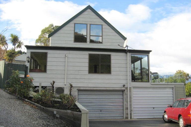 Photo of property in 4 Evergreen Place, Sunshine Bay, Queenstown, 9300