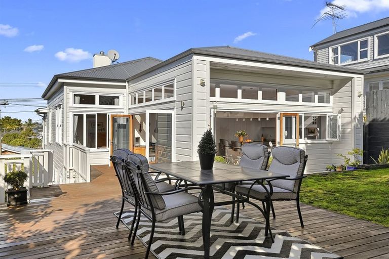 Photo of property in 17 St Aubyn Street, Devonport, Auckland, 0624