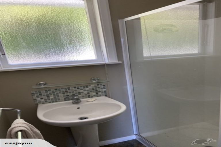 Photo of property in 1 Holdsworth Avenue, Trentham, Upper Hutt, 5018