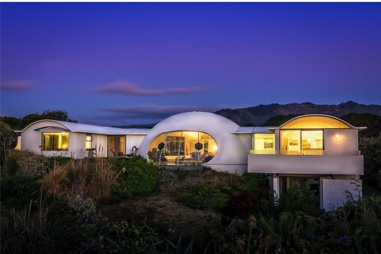 Photo of property in Solemer Beach House, 80 Paetawa Road, Peka Peka, Waikanae, 5391