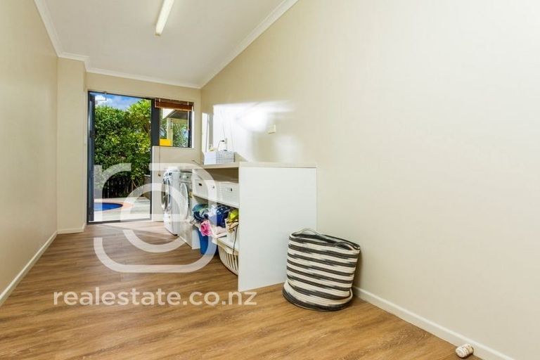 Photo of property in 21a Cliff Road, Torbay, Auckland, 0630