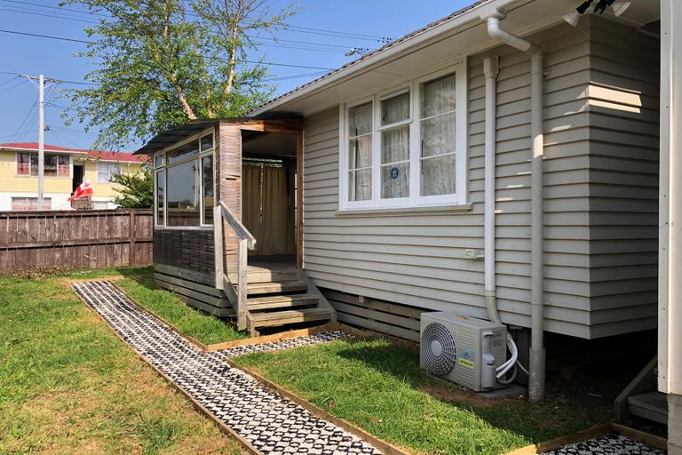 Photo of property in 22a Nogat Avenue, Papatoetoe, Auckland, 2024