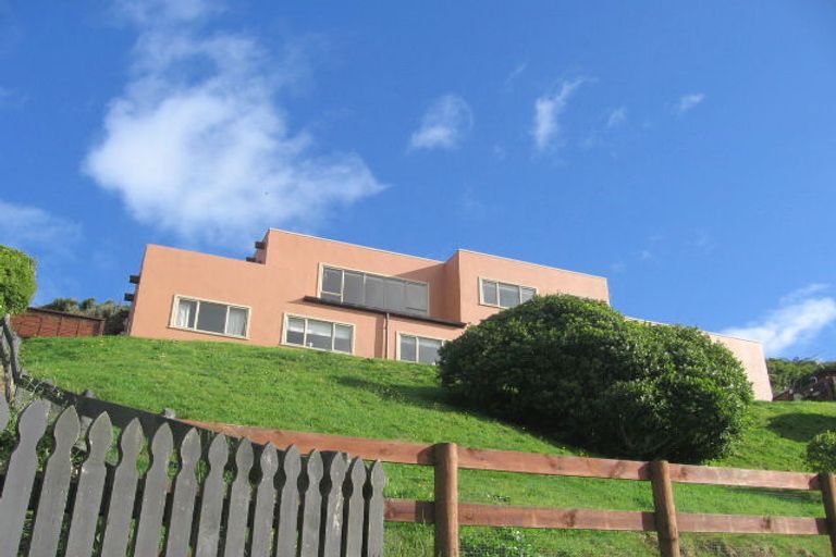Photo of property in 109 Maungaraki Road, Korokoro, Lower Hutt, 5012